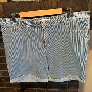 Croft & Barrow Womes Striped Shorts